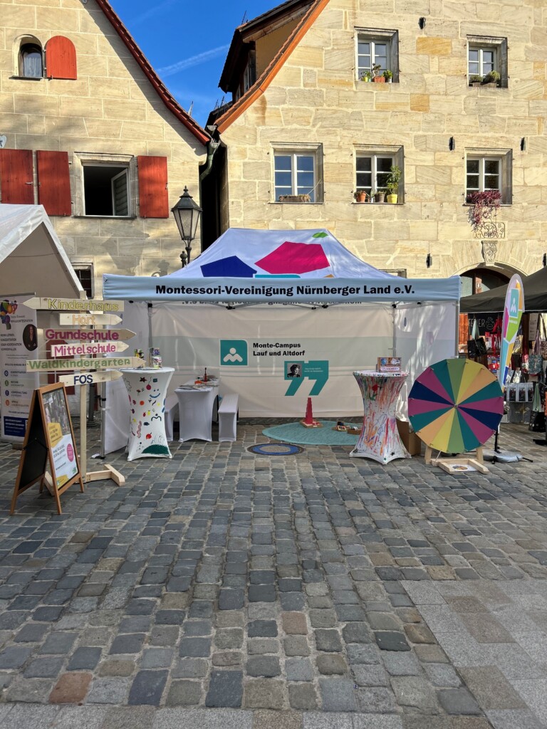 Stand der Montessori Vereinigung Nürnberger Land am Tag der Regionen 2026 in Altdorf